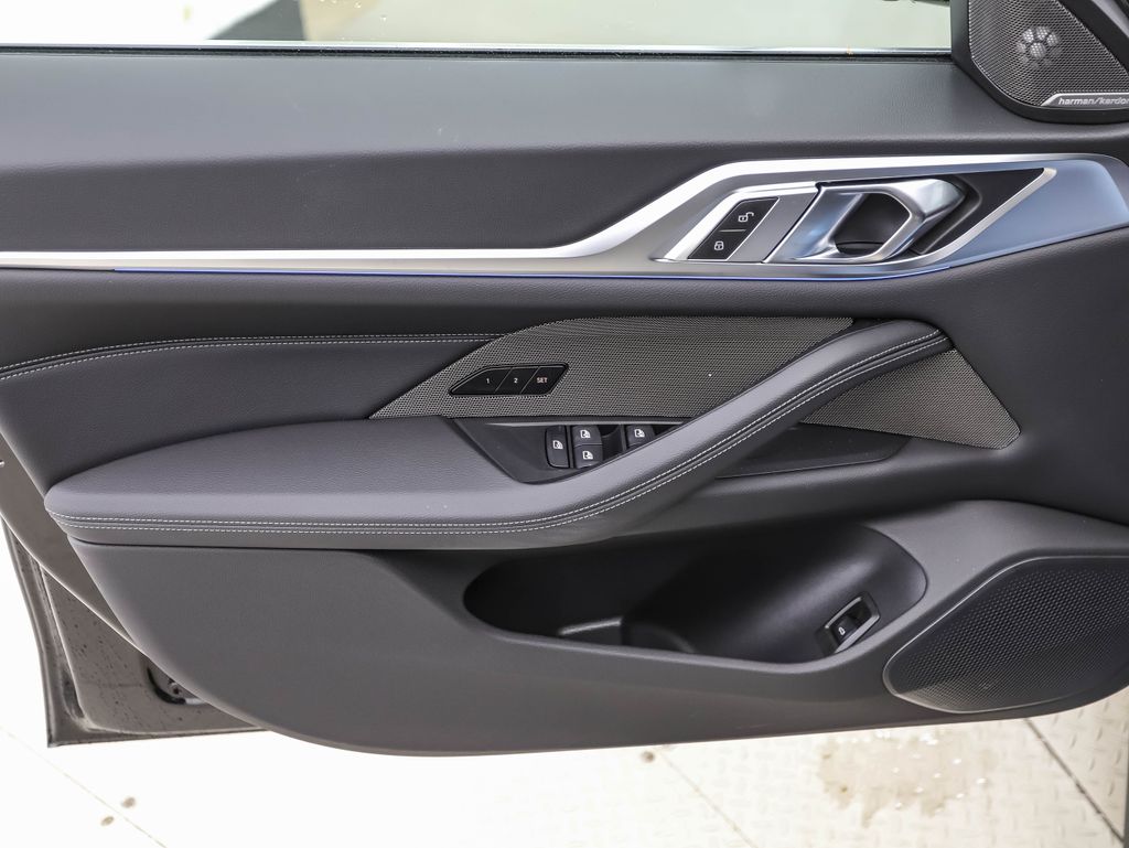 Thumbnail: 2025 BMW i4 - 9