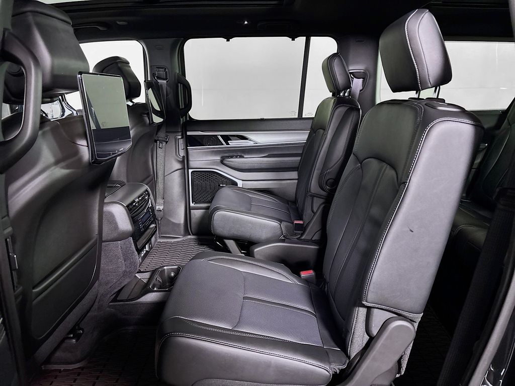 2025 Jeep Wagoneer L Series III