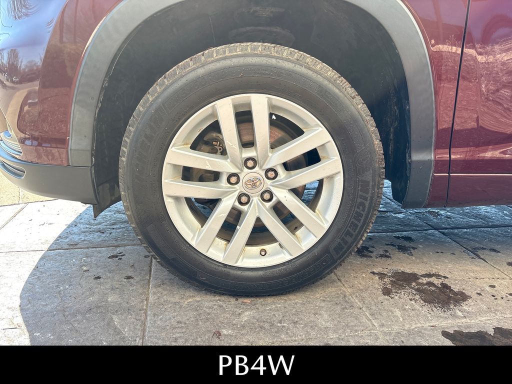 Used 2015 Red Toyota LE image 10