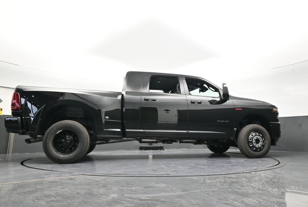 New 2026 Diamond Black Crystal Pearlcoat Ram Laramie image 61