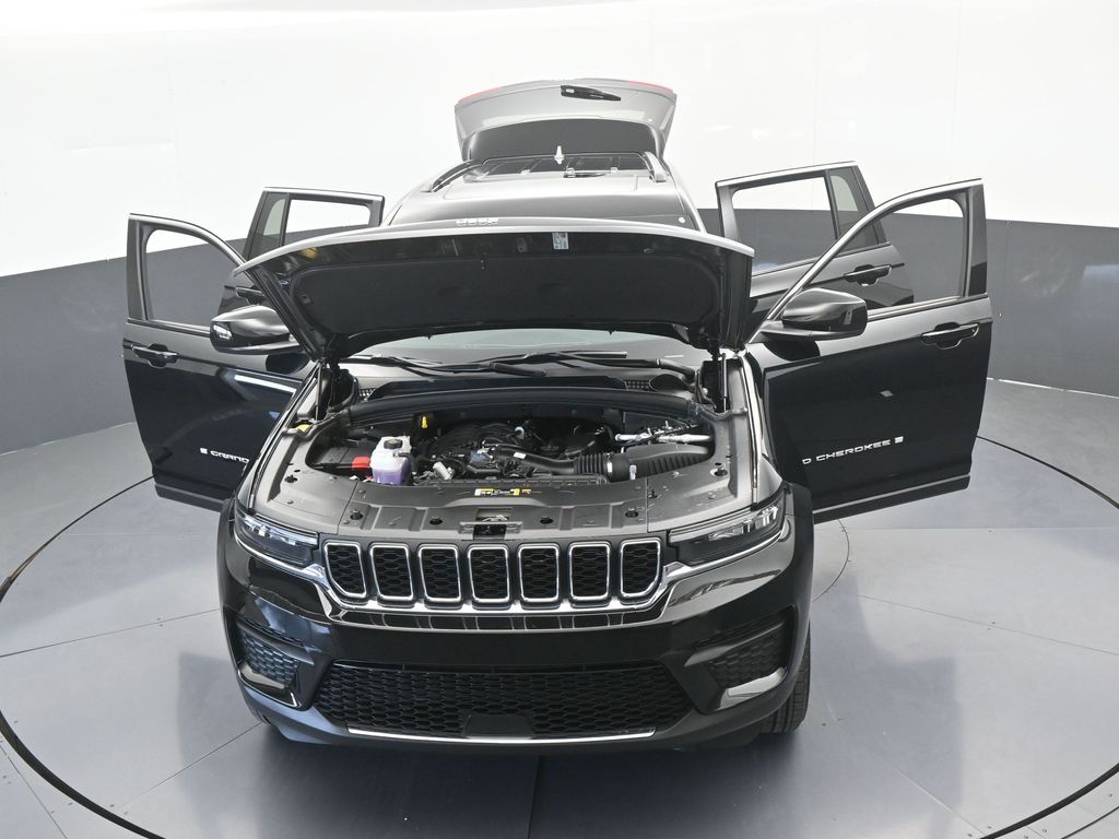 New 2026 Diamond Black Crystal Pearlcoat Jeep Laredo image 65