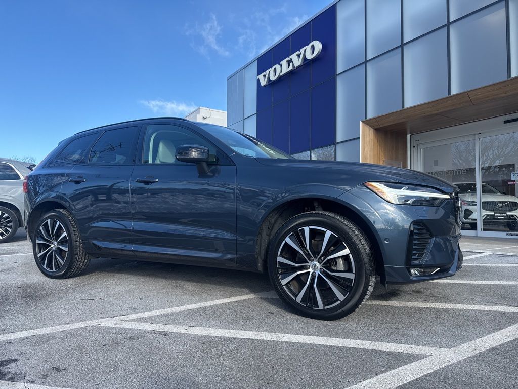 2023 Volvo XC60 B5 Plus Dark Theme AWD