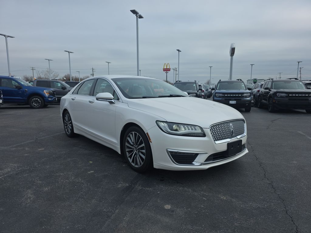 Used 2018 White Lincoln Select image 6