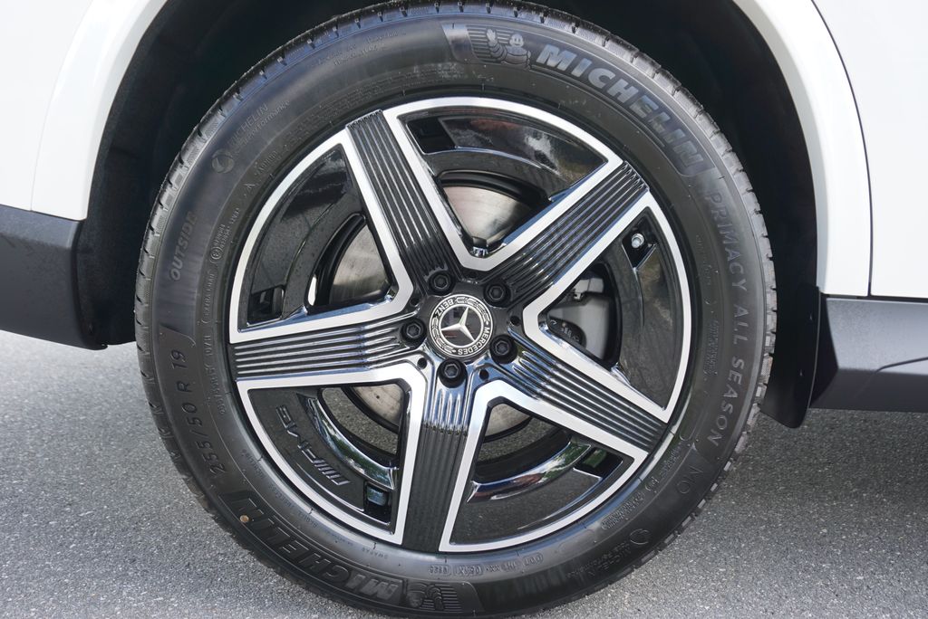 Thumbnail: 2025 Mercedes-Benz GLC - 17