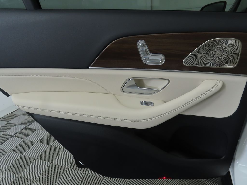 2025 Mercedes-Benz GLS 450 4MATIC 29