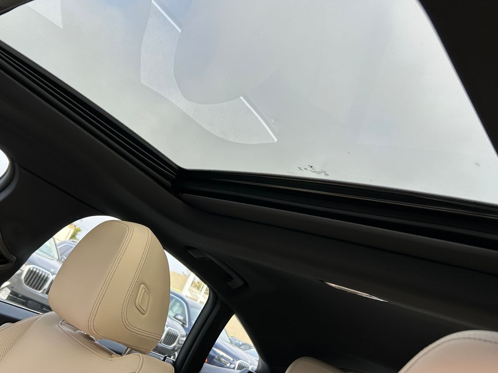 Thumbnail: 2025 BMW i4 - 16