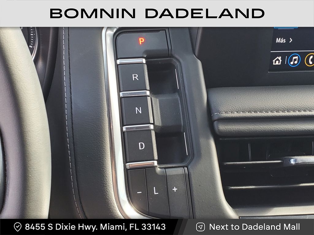 2024 Chevrolet Suburban LS photo