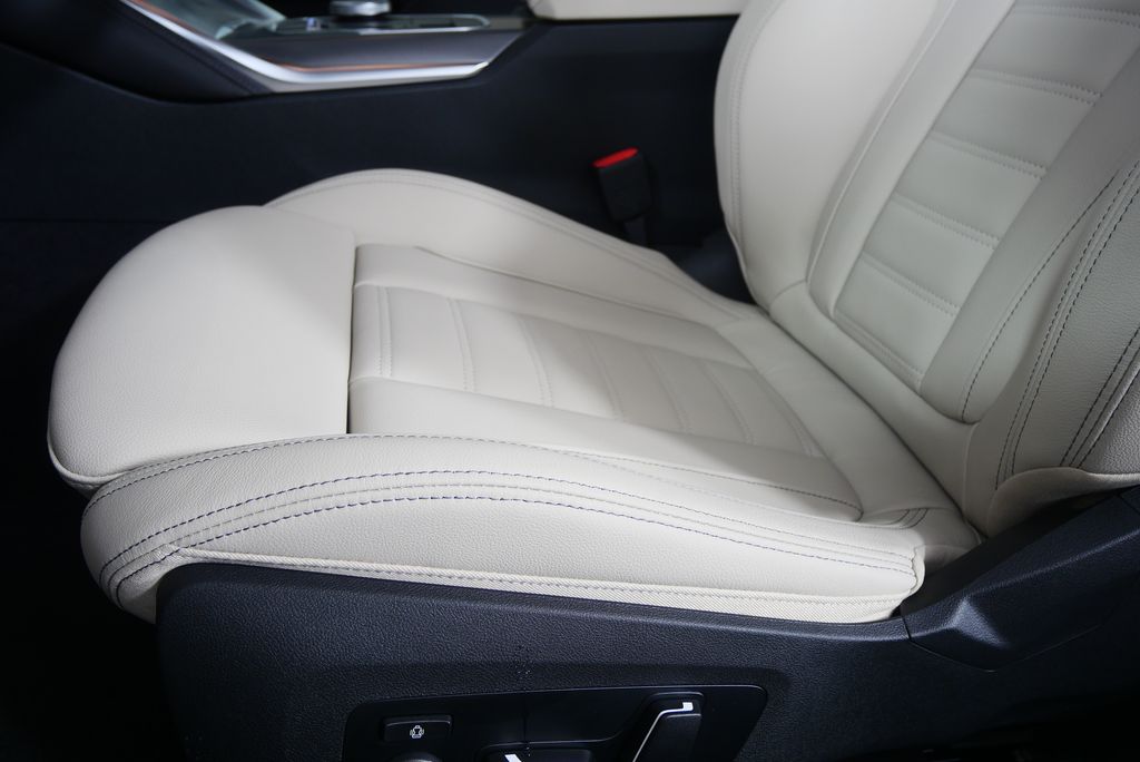 Thumbnail: 2026 BMW 4 Series - 10