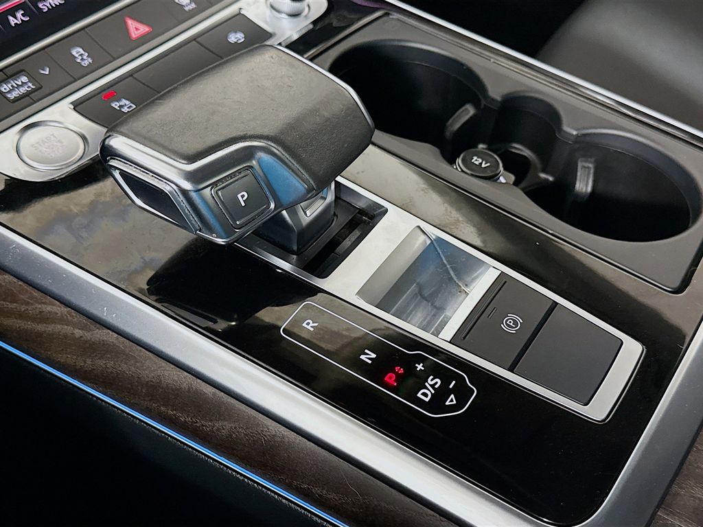 Thumbnail: 2020 Audi Q8 - 17