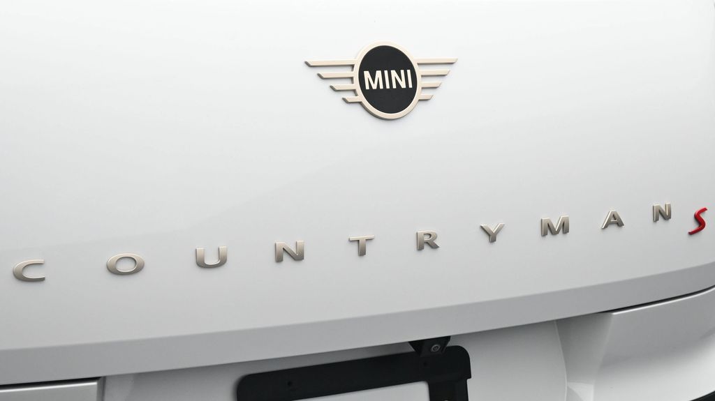 Certified Used 2025 White MINI Signature Plus image 20