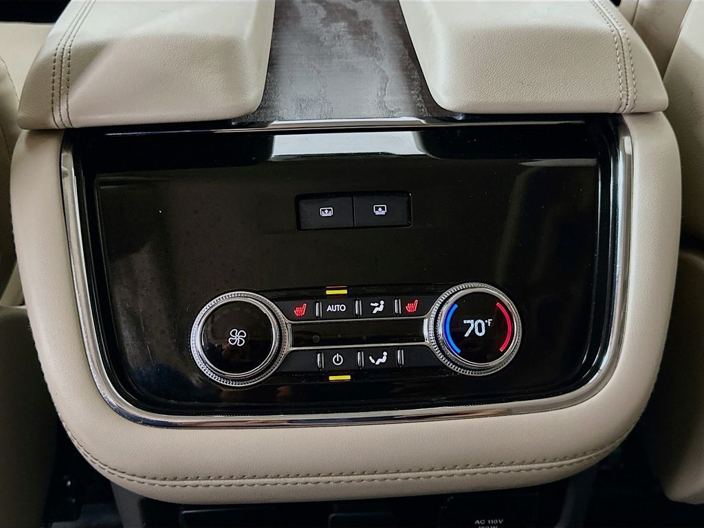 Thumbnail: 2021 Lincoln Navigator - 27