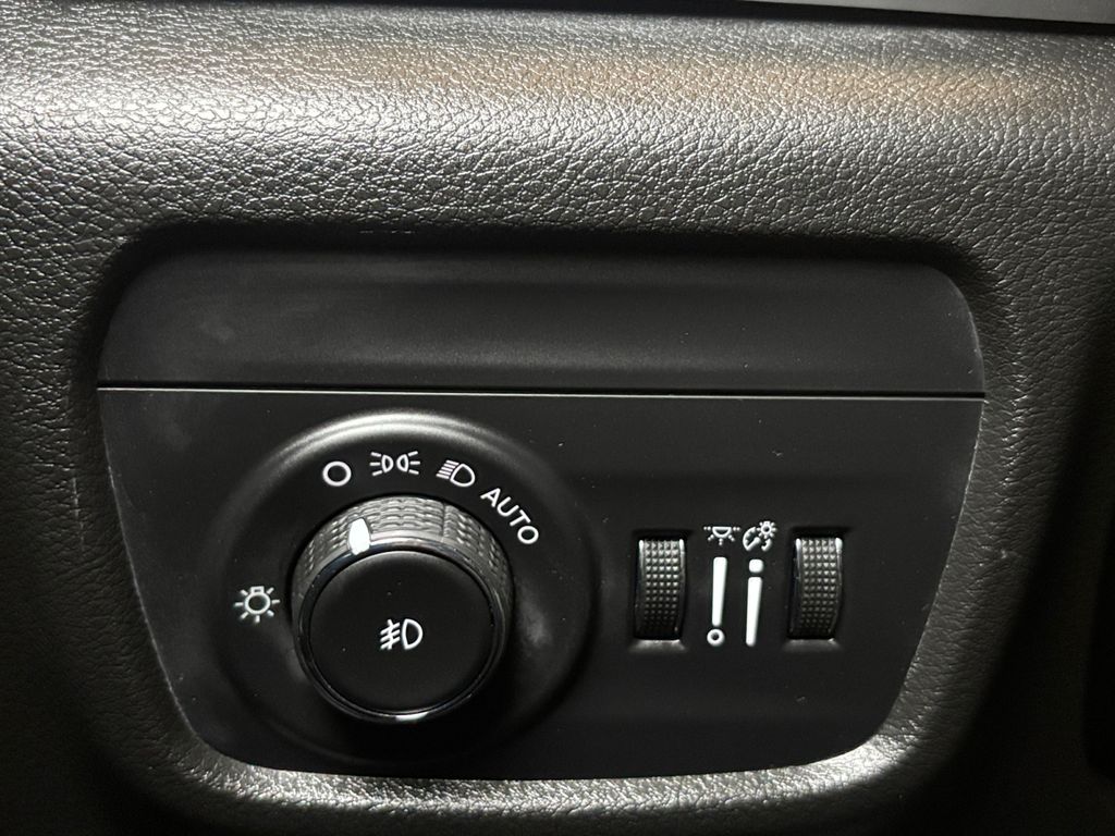 Used Car 2022 Jeep Grand Cherokee  Limited For Sale Under $30,000 In Austin, Texas