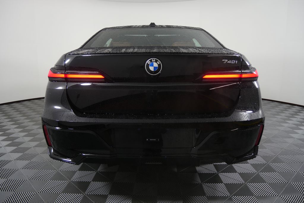 Thumbnail: 2026 BMW 7 Series - 4