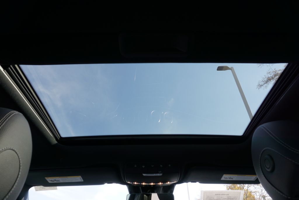 Thumbnail: 2022 Mercedes-Benz E-Class - 15