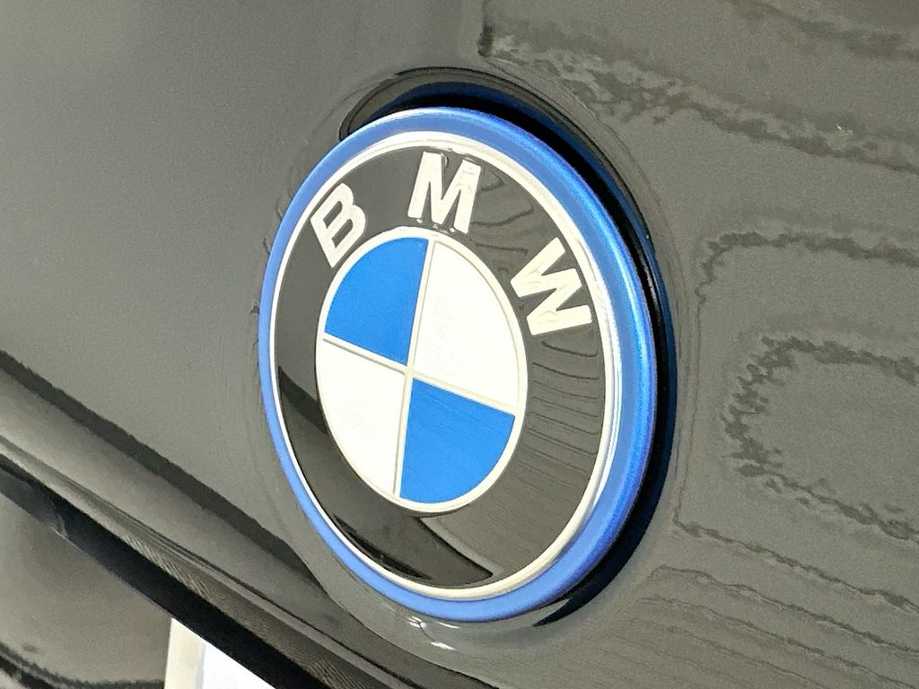 Thumbnail: 2026 BMW i5 - 22