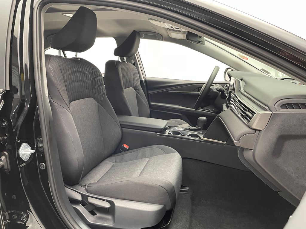 2025 Toyota Camry LE 17