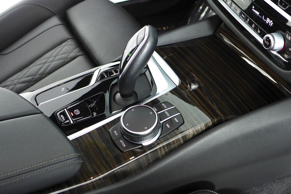 Thumbnail: 2022 BMW 5 Series - 15