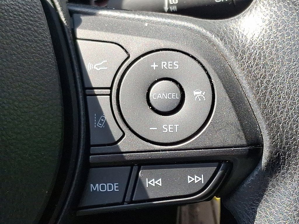 2023 Toyota RAV4 LE 21