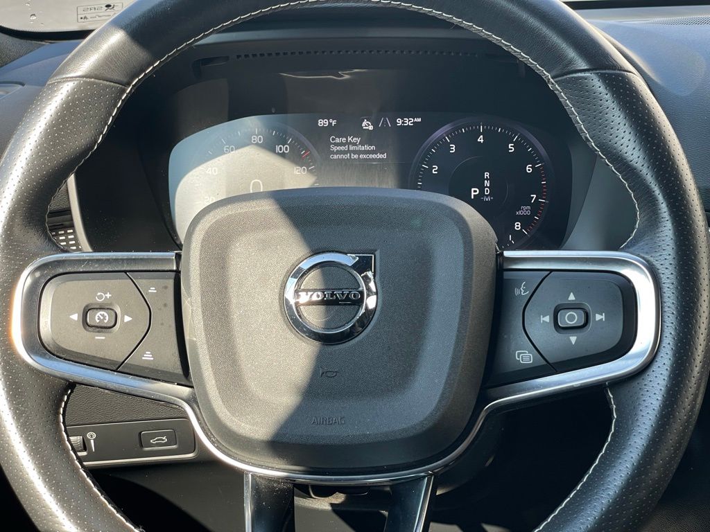 Thumbnail: 2021 Volvo XC40 - 12