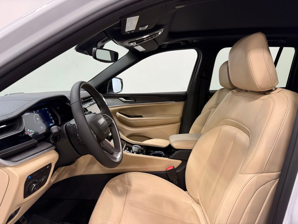 Thumbnail: 2022 Jeep Grand Cherokee - 12