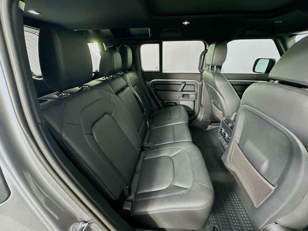 2024 Land Rover Defender 110 27