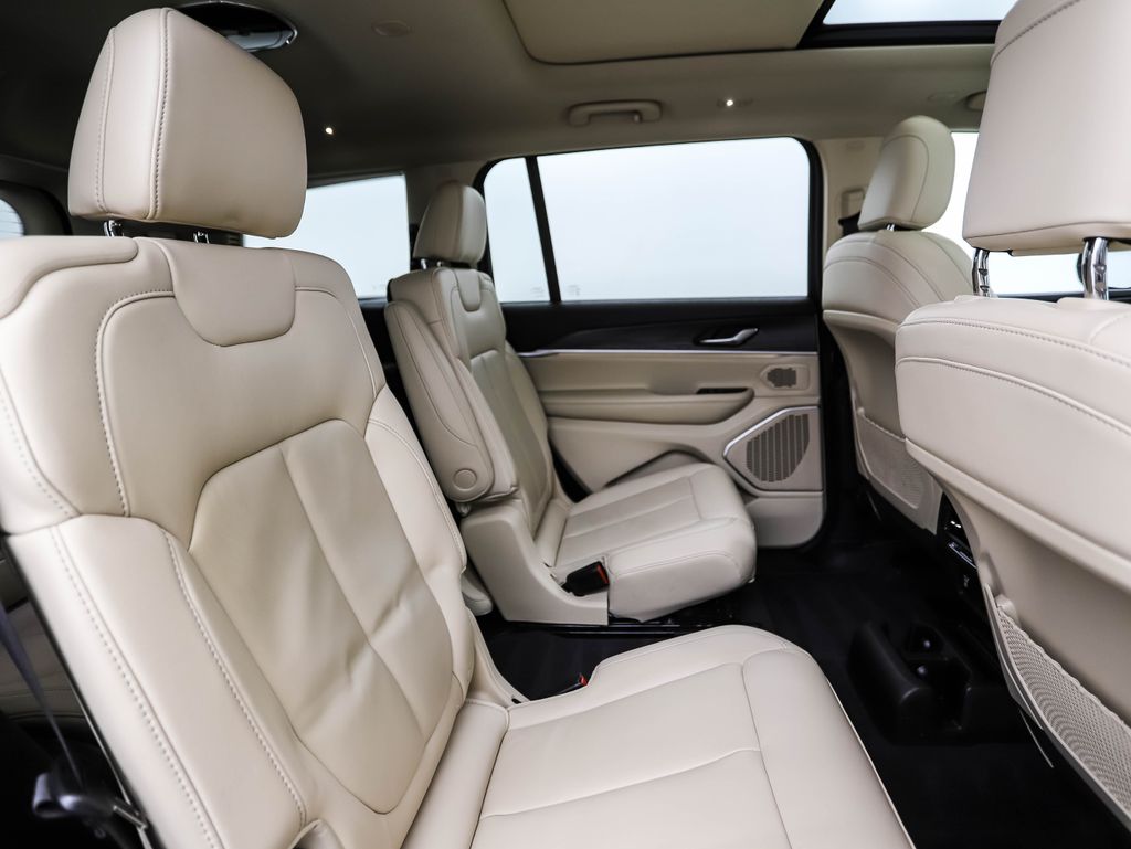 Thumbnail: 2021 Jeep Grand Cherokee L - 28