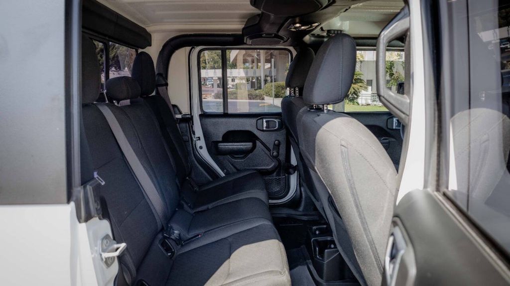 Used 2023 Jeep Gladiator Sport 4D Crew Cab