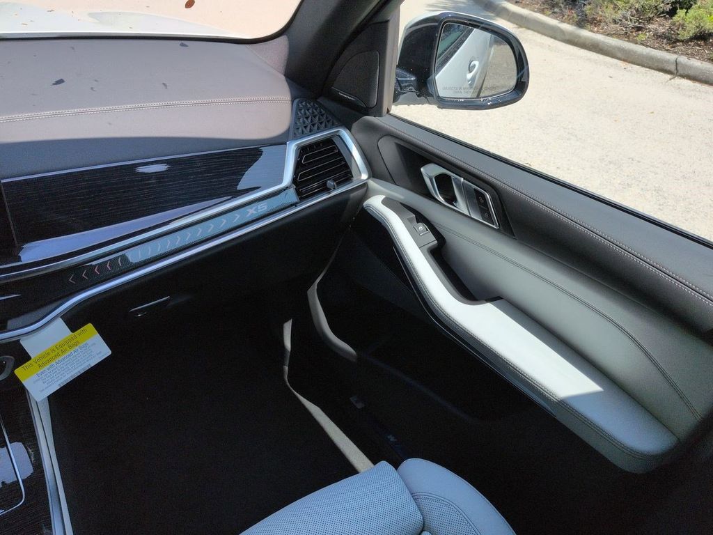 New 2026 White BMW xDrive40i image 17