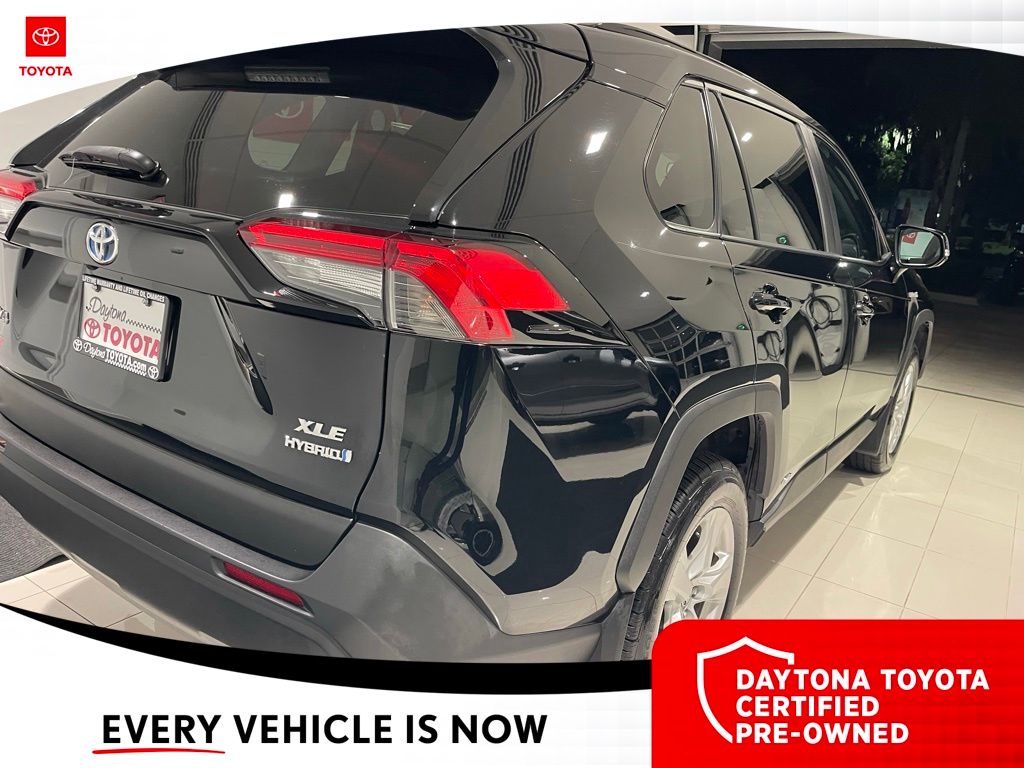 2021 Toyota RAV4 XLE - Photo 15