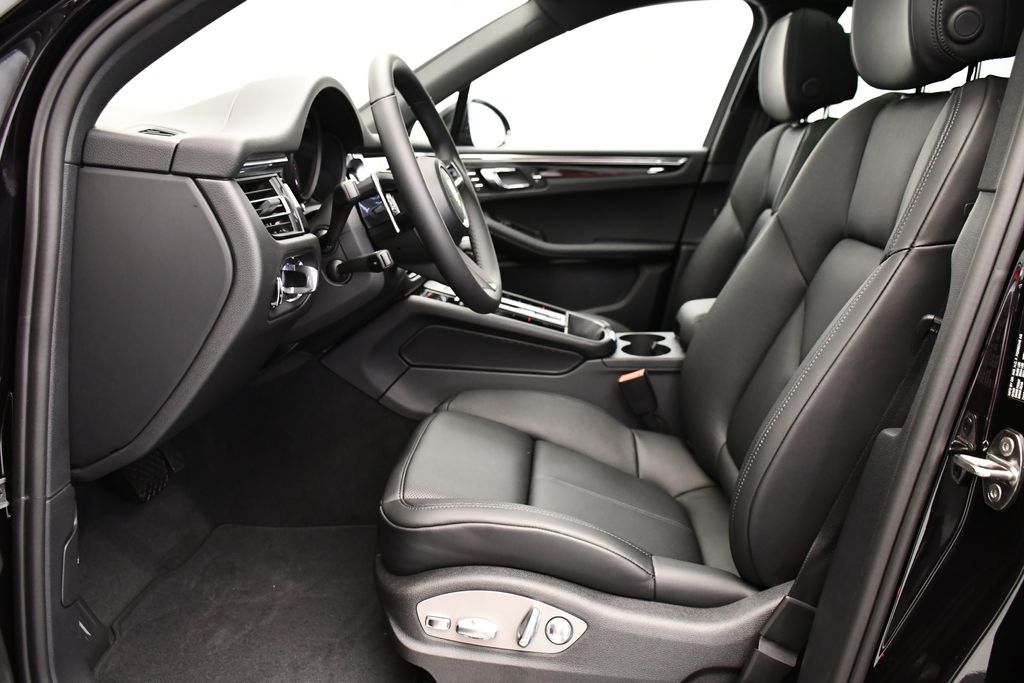 Thumbnail: 2026 Porsche Macan - 5