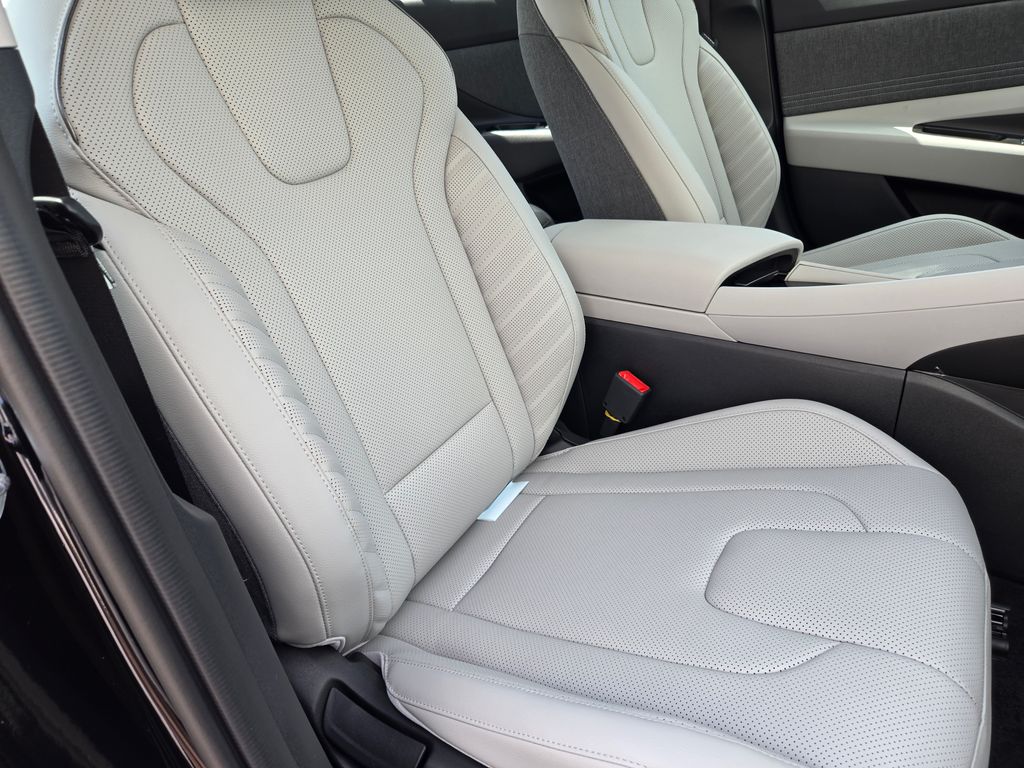 2025 Hyundai Elantra Limited Edition 23