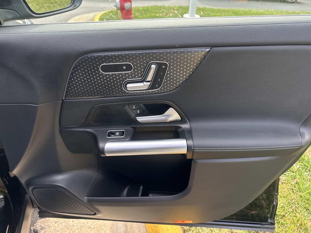 Thumbnail: 2025 Mercedes-Benz GLA - 19