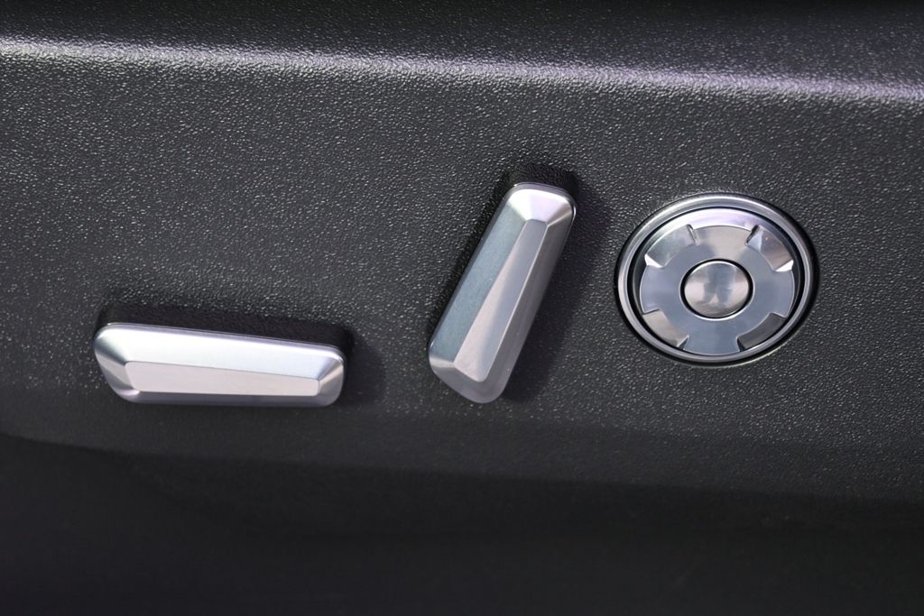 New 2026 Gray Lincoln Reserve image 14