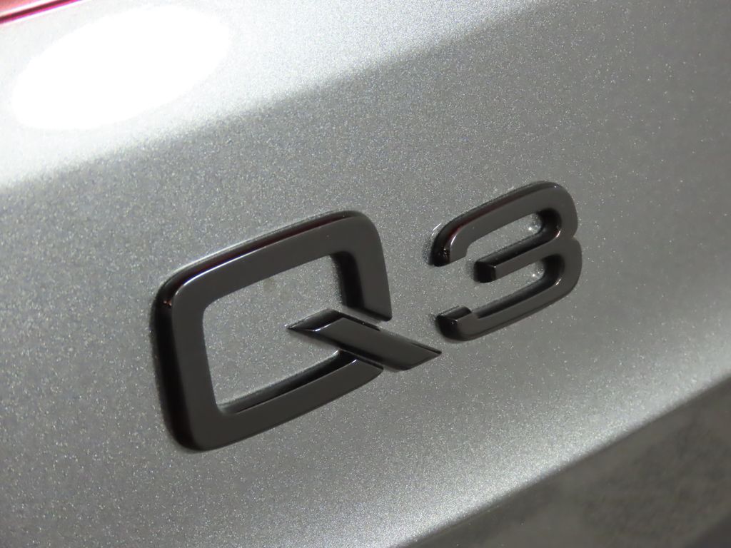 Thumbnail: 2025 Audi Q3 - 9