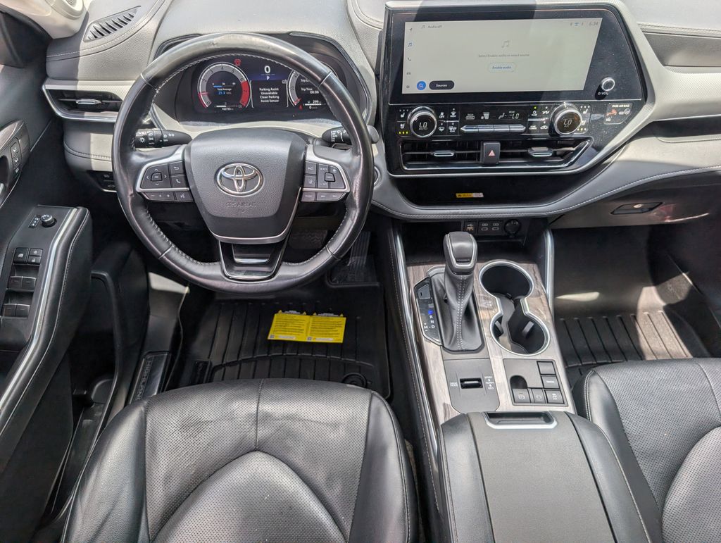 Used 2023 Toyota Highlander SUV