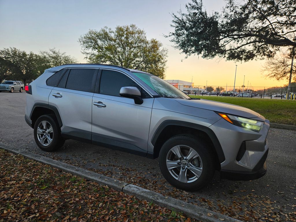 2022 Toyota RAV4 XLE 7