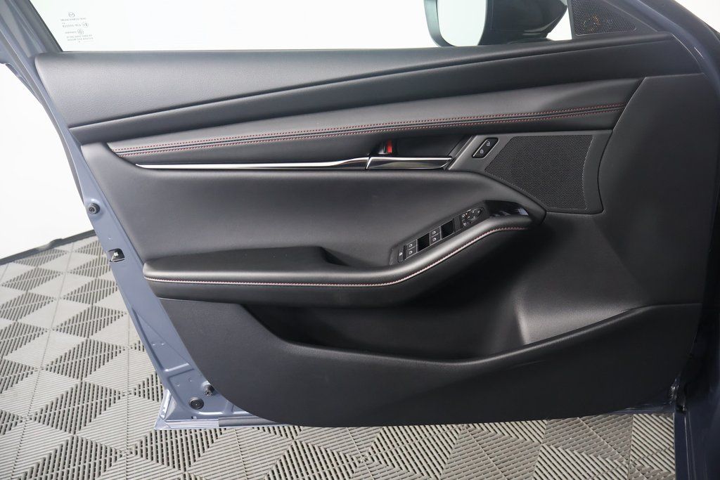2025 Mazda Mazda3 Carbon Edition 7