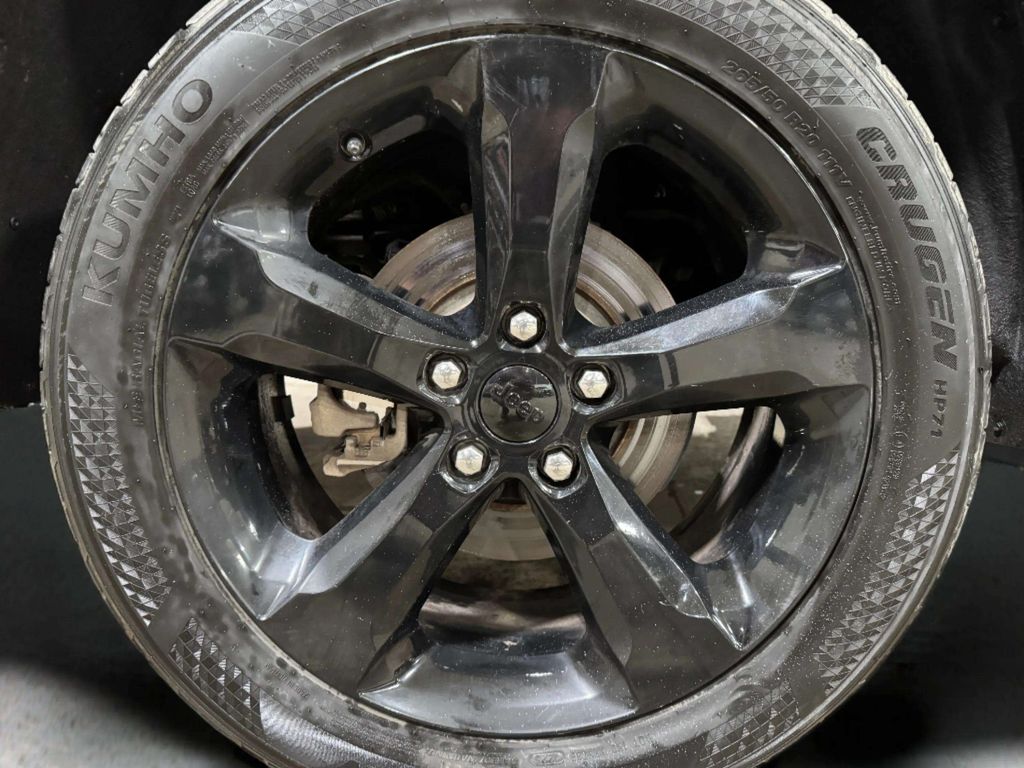Used 2024 Diamond Black Crystal Pearlcoat Jeep Limited image 32