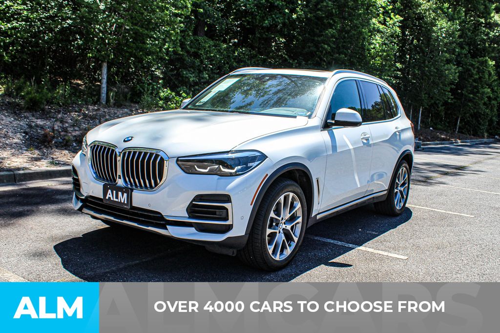 Used 2022 White BMW sDrive40i image 3