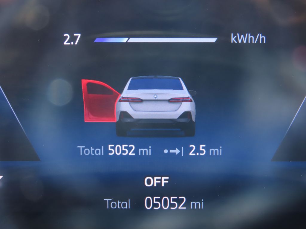 Thumbnail: 2024 BMW i5 - 32