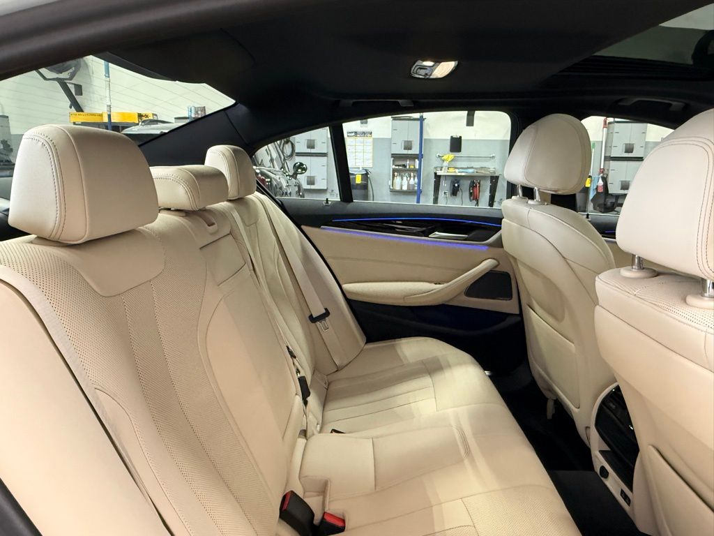 Thumbnail: 2023 BMW 5 Series - 27