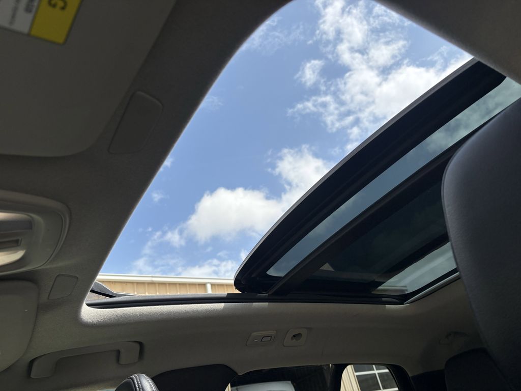 Used 2023 Crystal White Volvo B5 Plus Dark Theme image 23