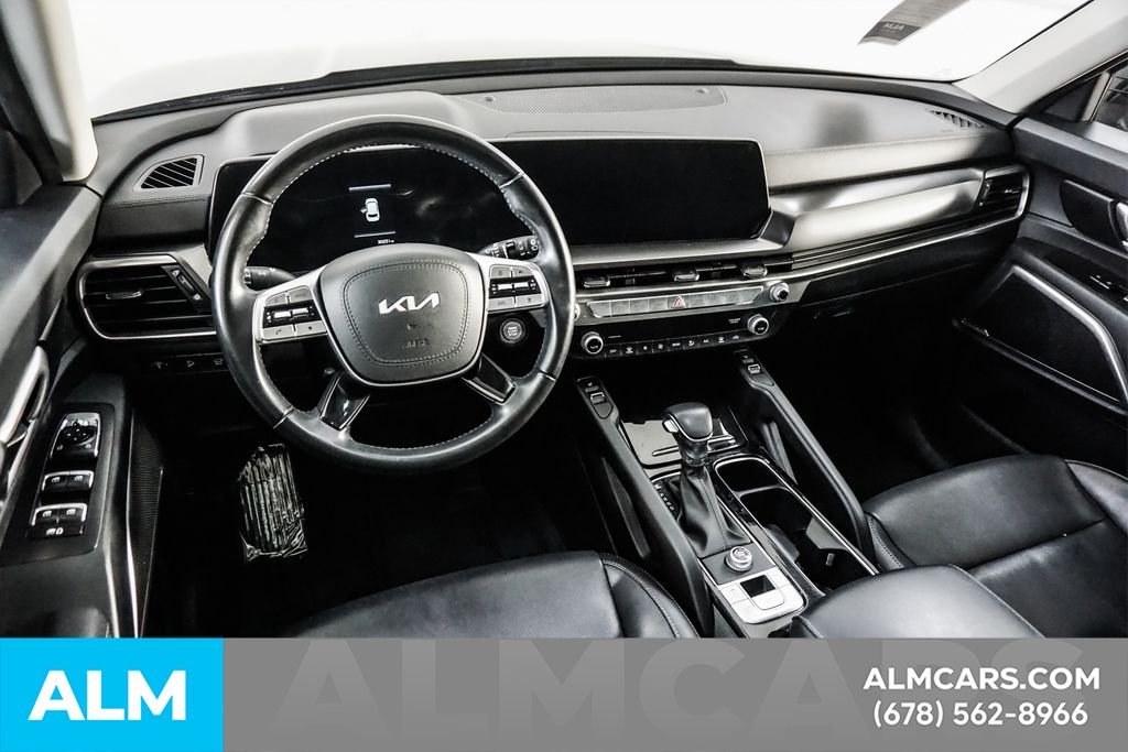 Used 2025 Black Kia S image 23