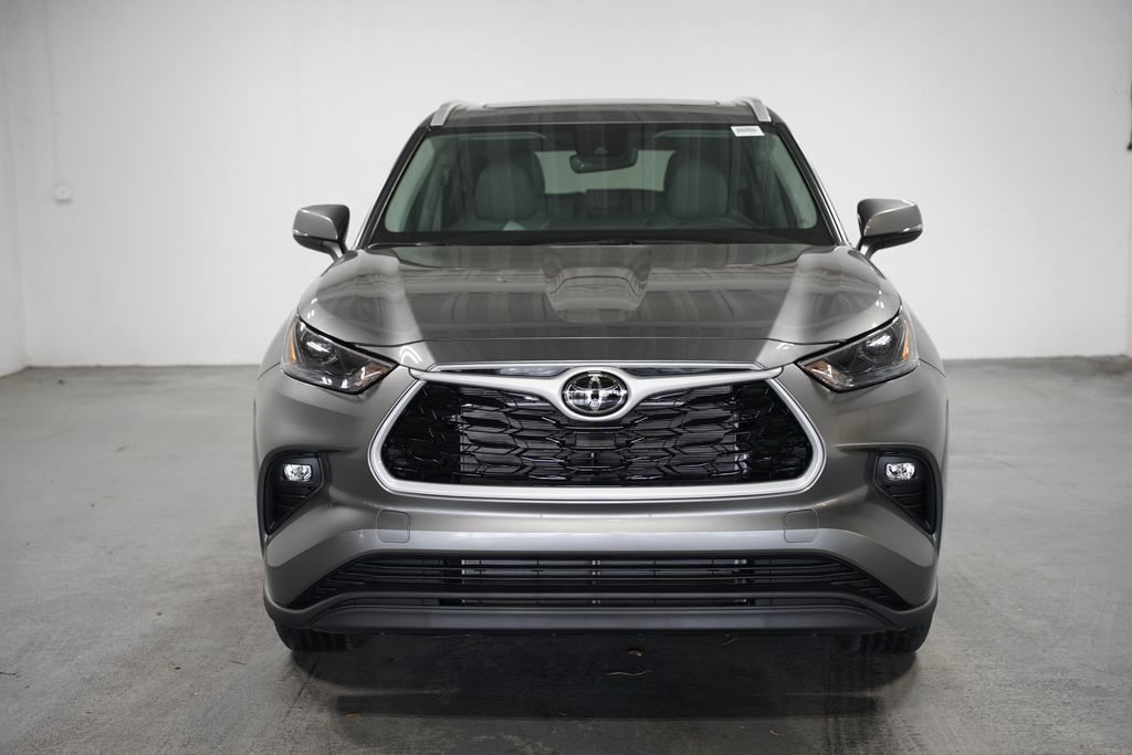 2025 Toyota Highlander XLE 2