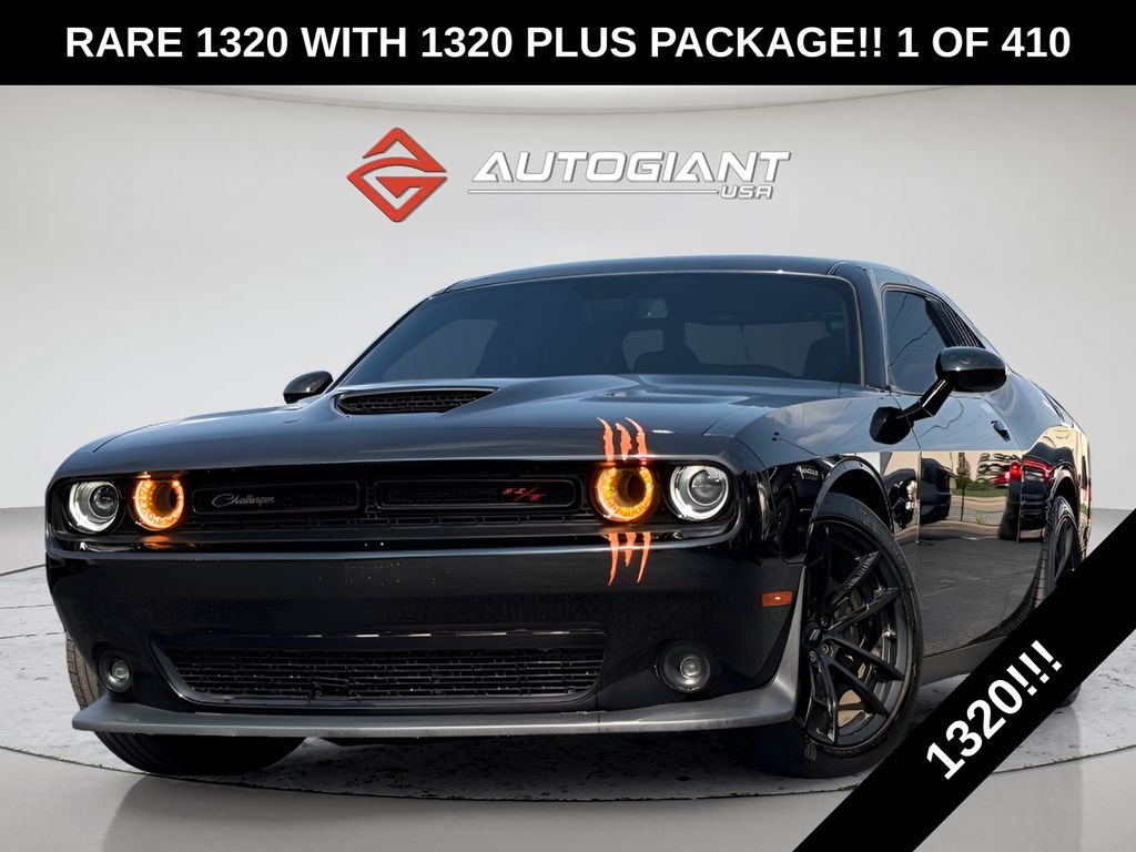 Pitch Black Clearcoat 2020 Dodge Challenger Coupe Rear-Wheel Drive 8-Speed Automatic
