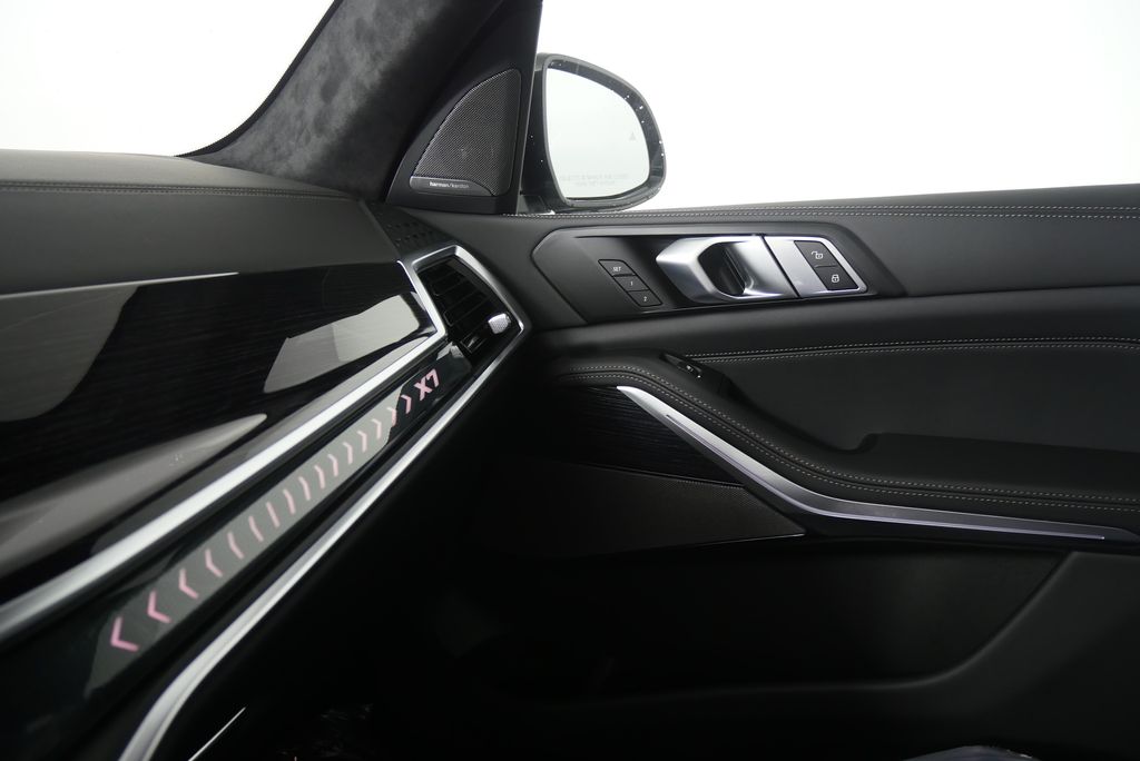 Thumbnail: 2026 BMW X7 - 27