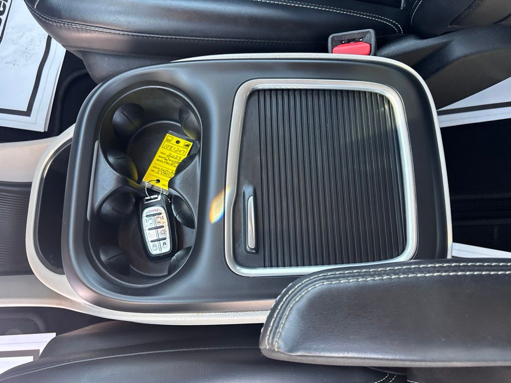 Used 2023 Chrysler Pacifica Van