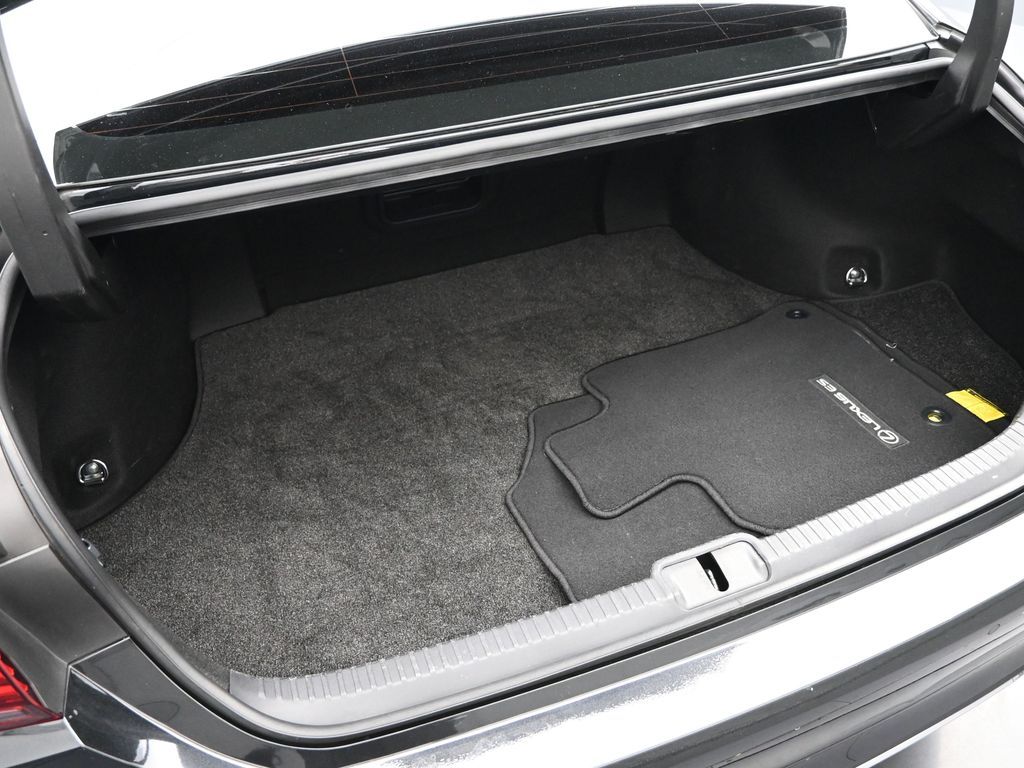 2024 Lexus ES 300h Base