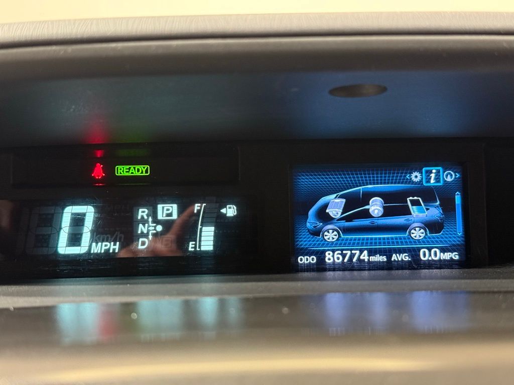 Thumbnail: 2015 Toyota Prius v - 24