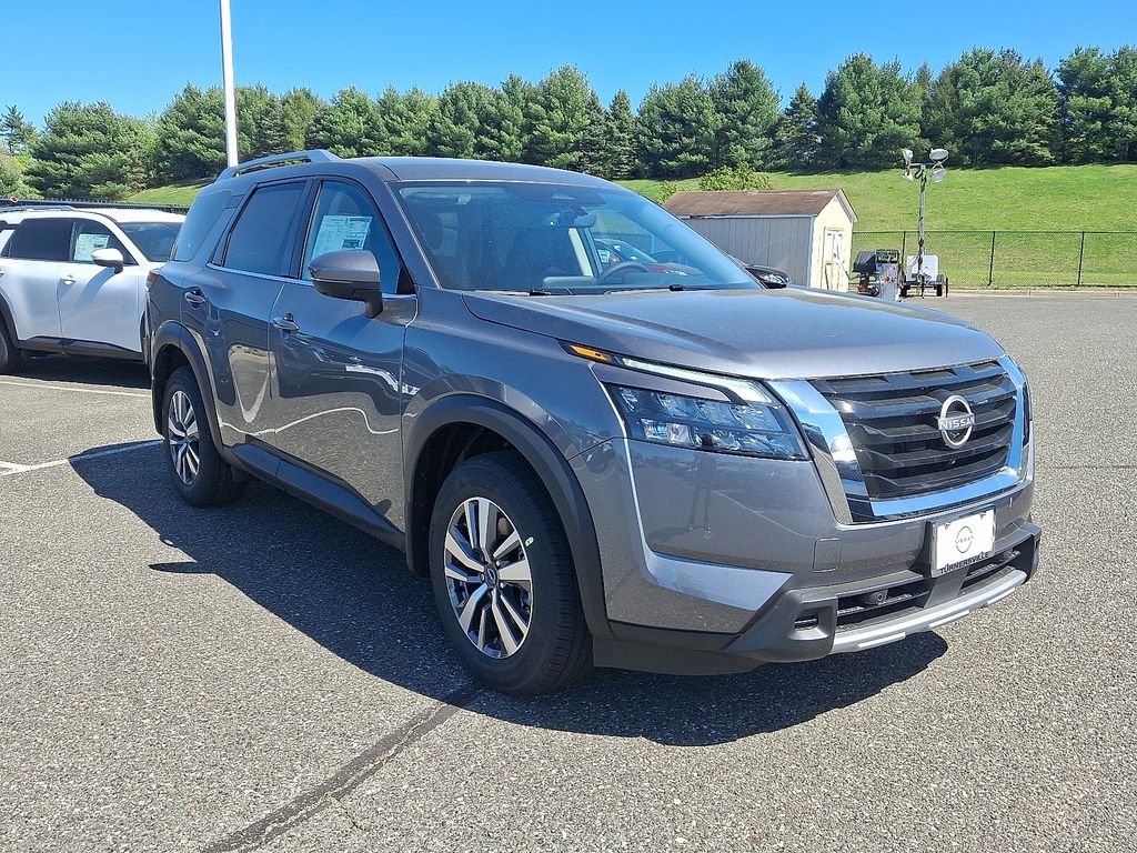 2025 Nissan Pathfinder SL 2